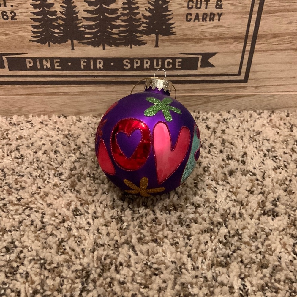 Purple ‘LOVE’ ornament with glitter details